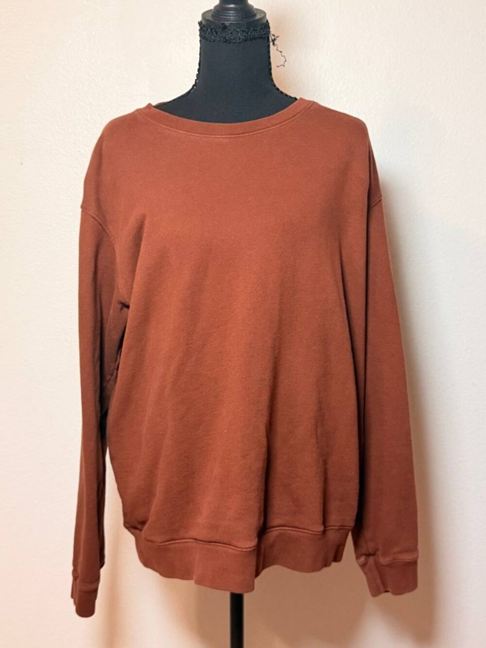 MATE 100% Organic Cotton Crewneck Sweatshirt Cozy Minimalist Style